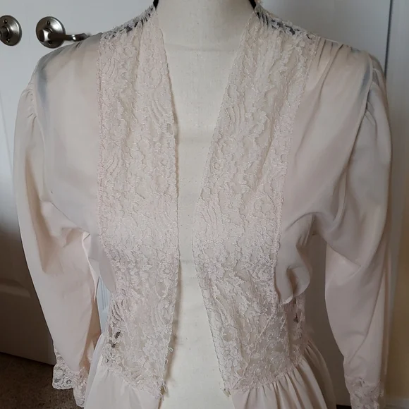 Vintage Michelene Peignoir Robe - Picture 9 of 16